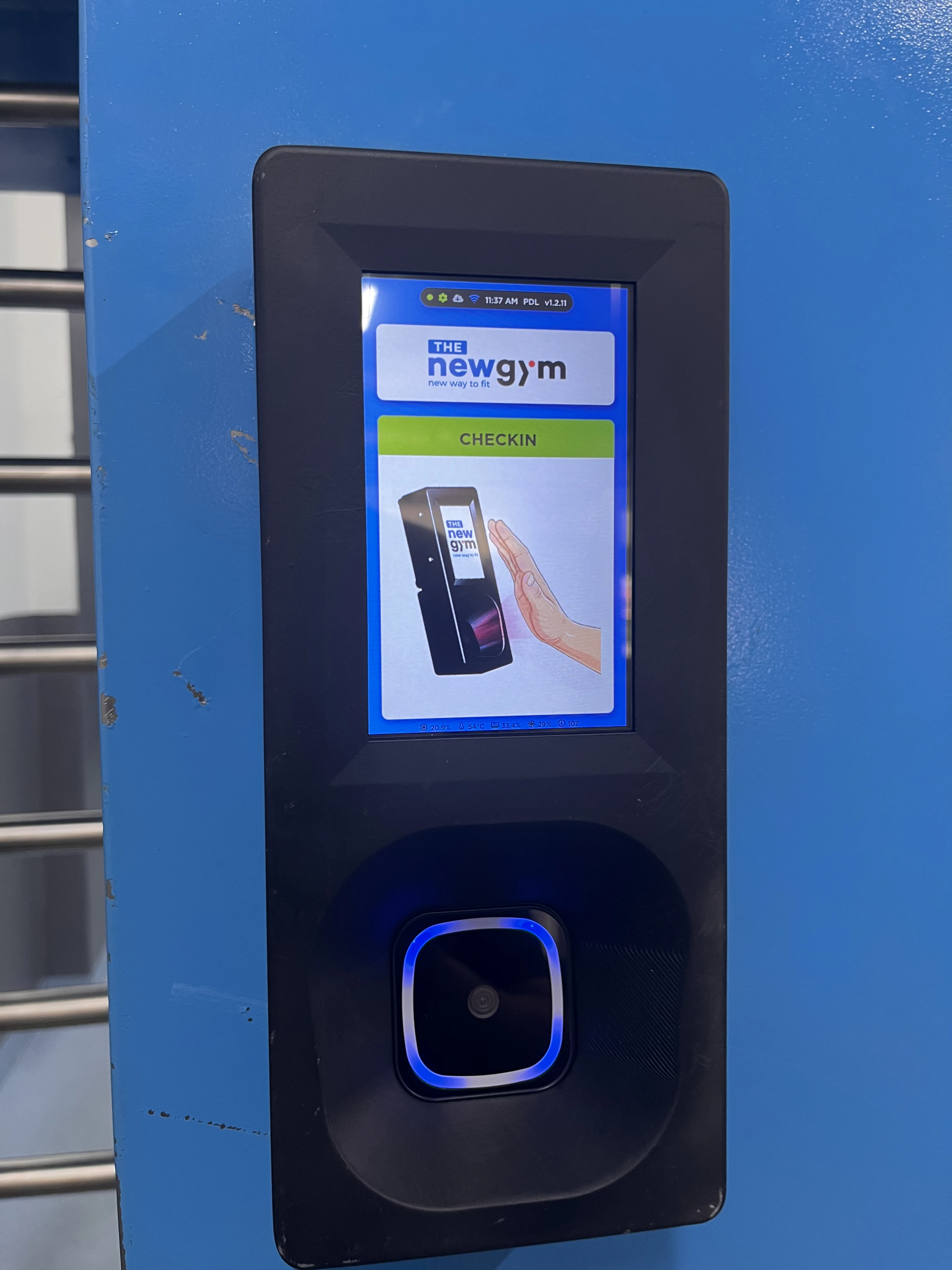 Device at check-in gate